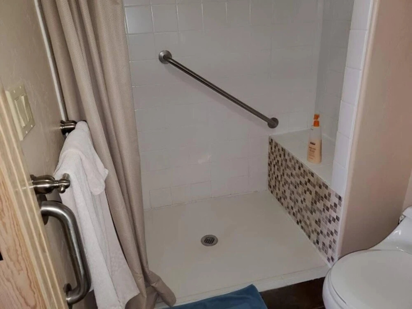 Aunt Bea's Serenity in the Heart of Town