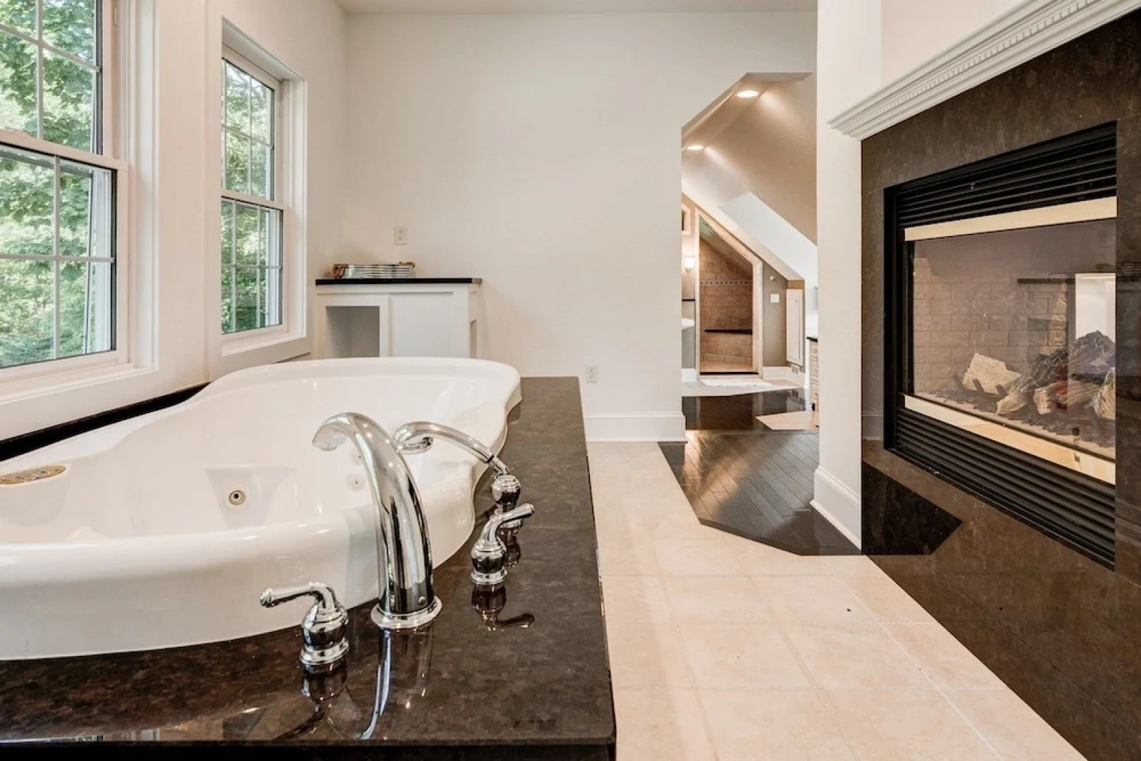 Waterfall Manor - 4 Br Home