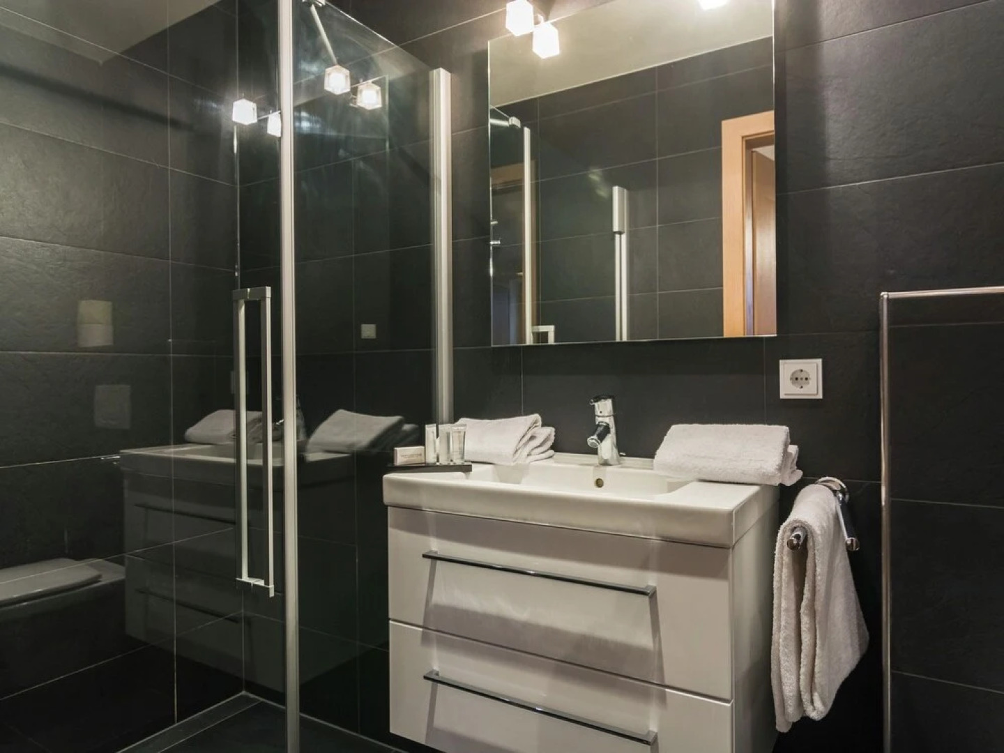 Chalet in Piesendorf with Sauna, Hot Tub, Pool, Whirlpool