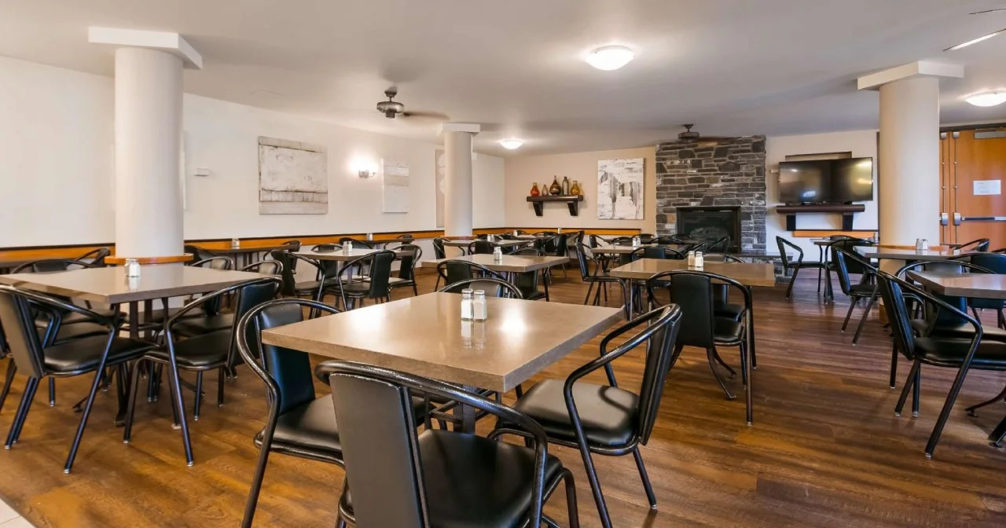 Pocaterra Inn & Waterslide