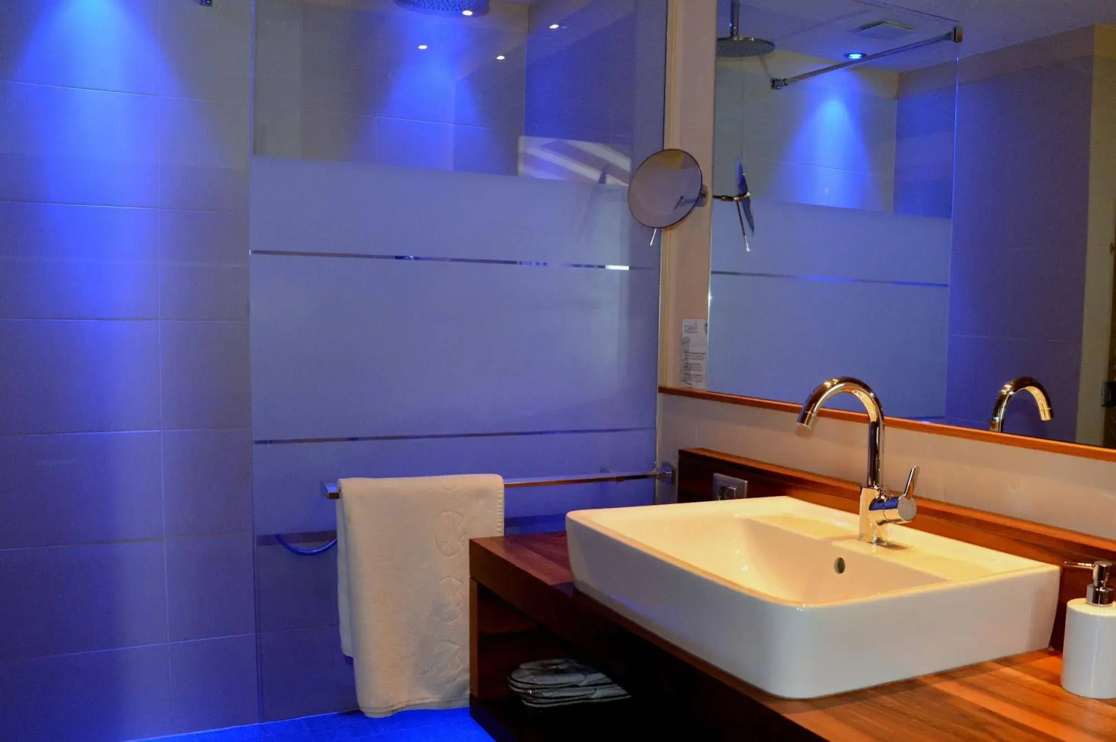 Hotel Emmy - five elements