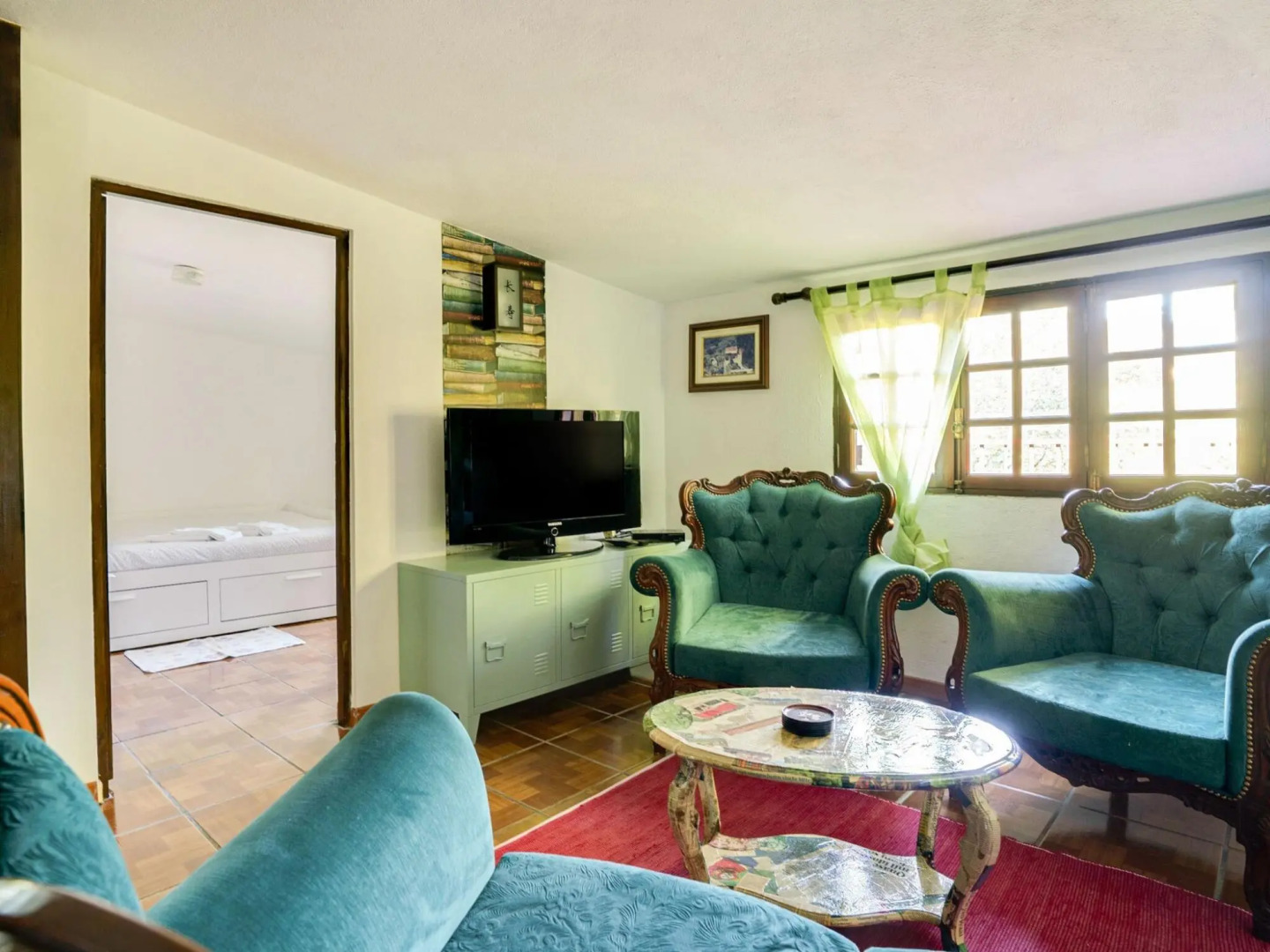 Cottage With Shared Pool