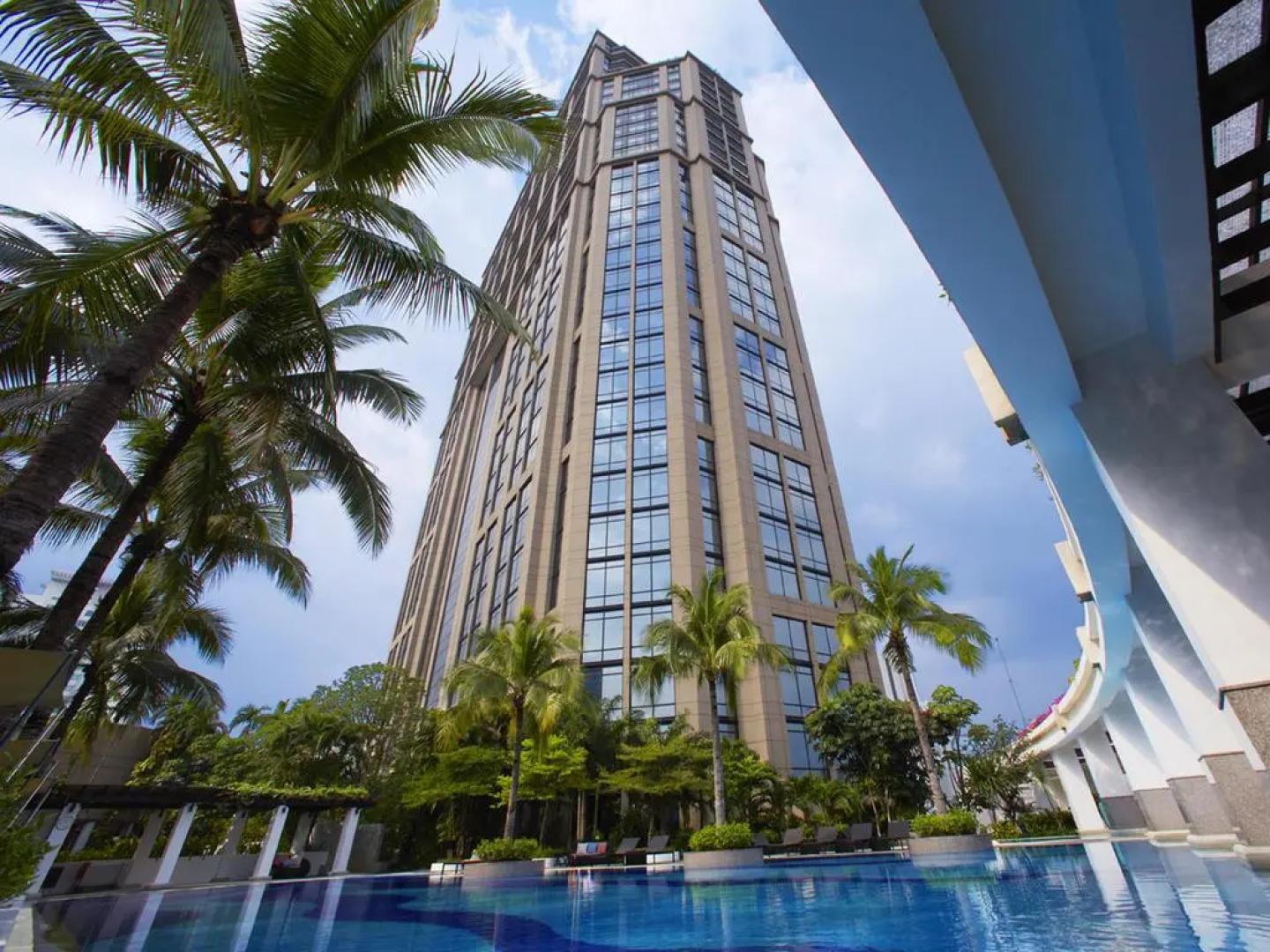 Emporium Suites by Chatrium