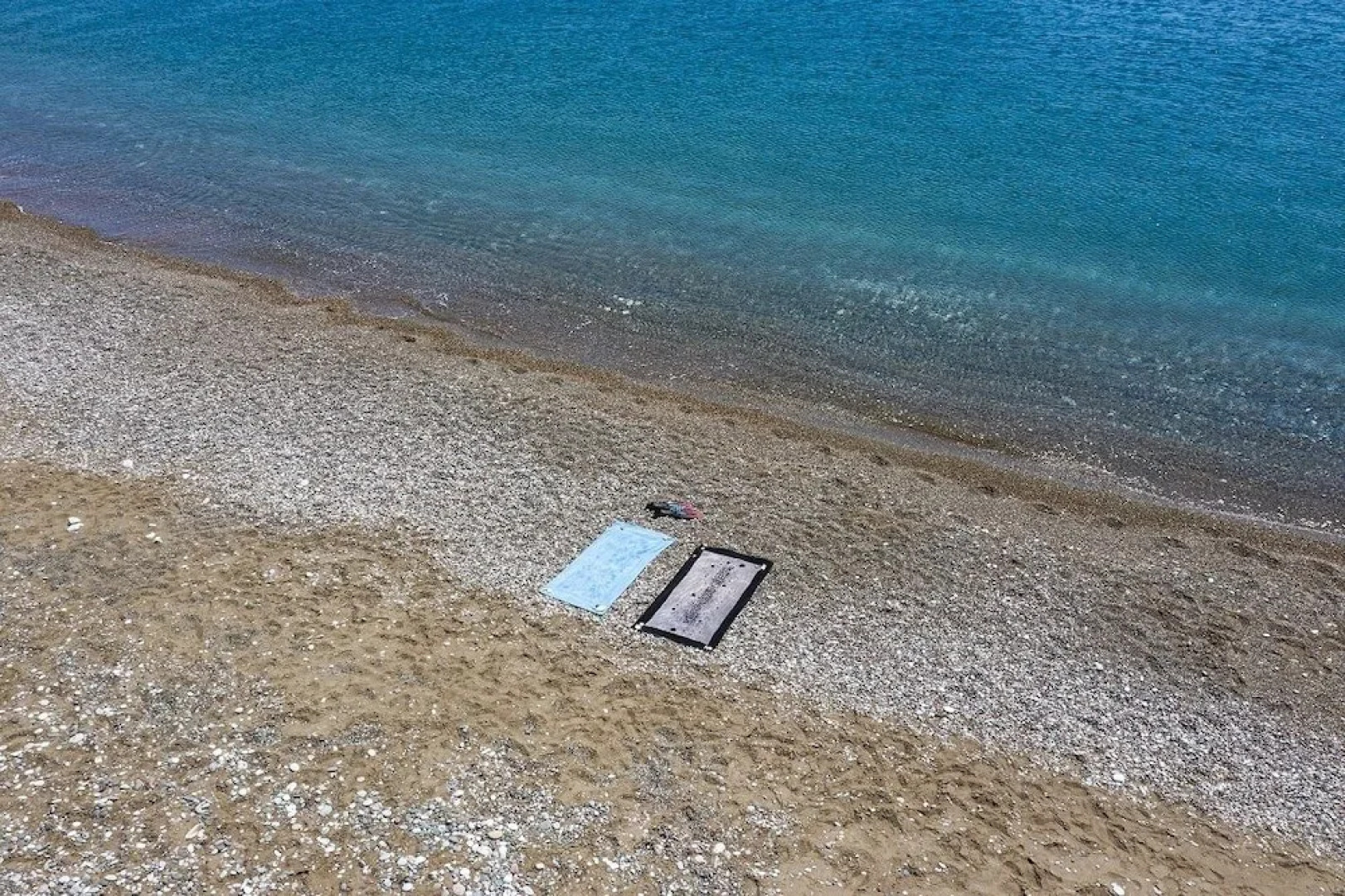 Live by the sea at House Almyra