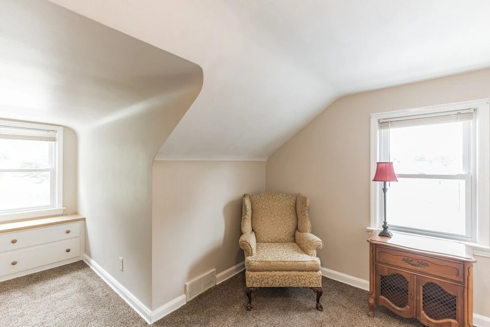 Beautiful 4 Br Home In Lovely Neighborhood - Walk To Pro Football Hof! 4 Bedroom Home by Redawning