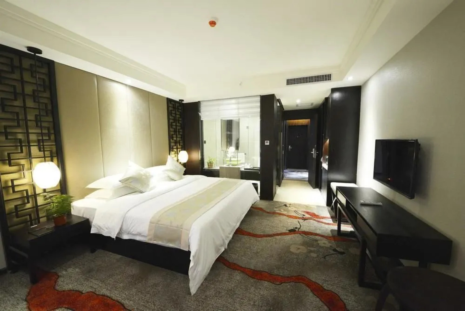 Dongfang Xuanyi Holiday Hotel