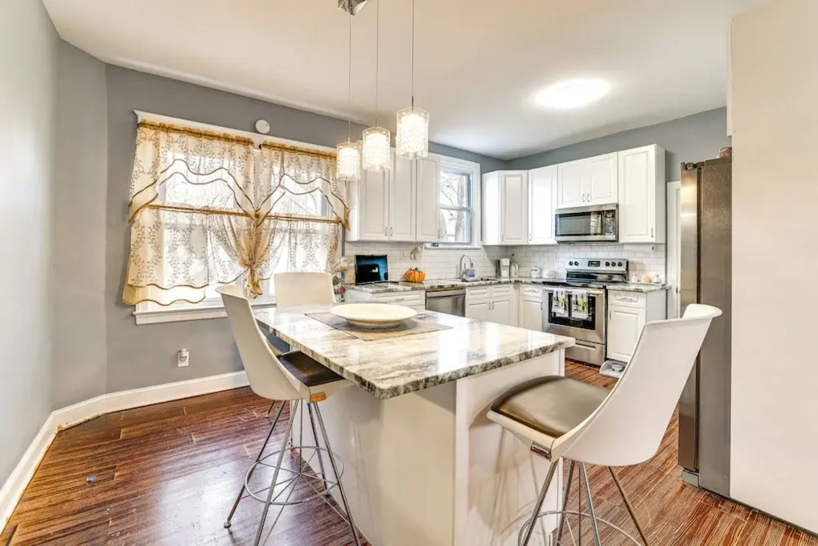 3 Mi to Penn: Pet-friendly Townhome in Yeadon!