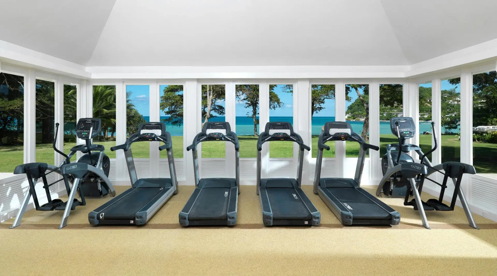 Round Hill Hotel And Villas