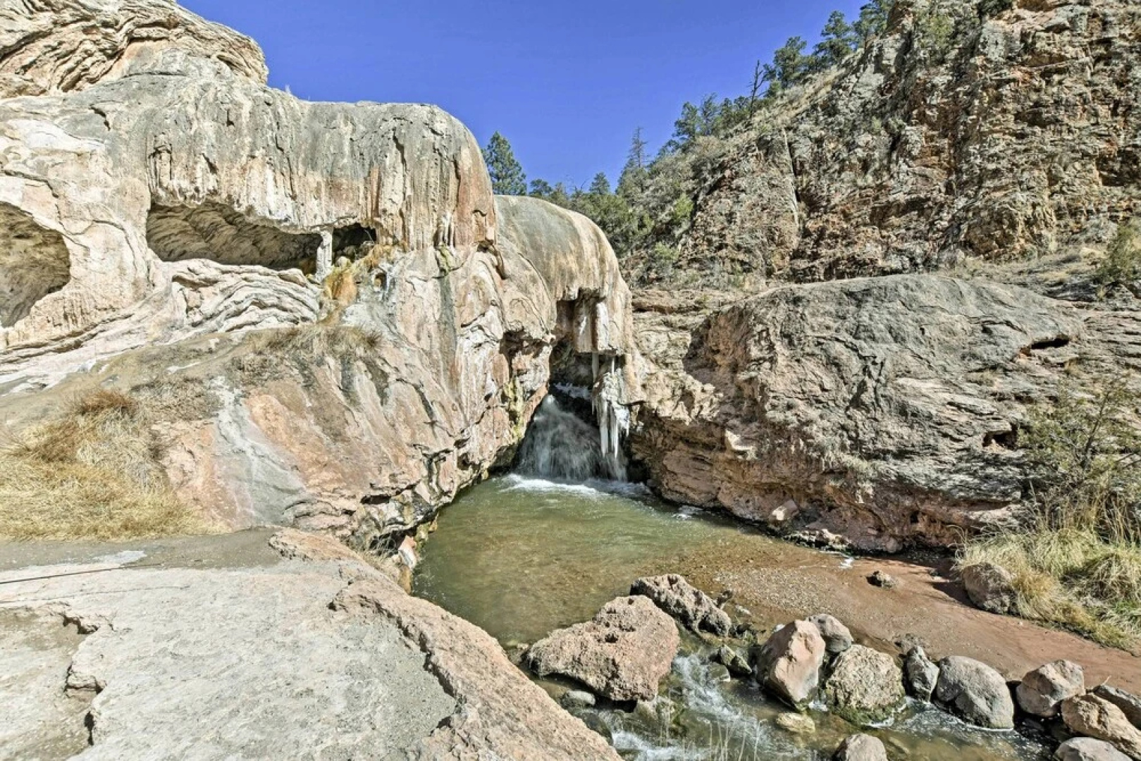 Mom's Place in Jemez - 1 Mi to Hot Spring