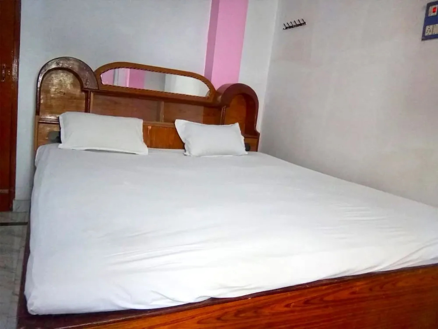 Spot On 44288 Maharaja Palace