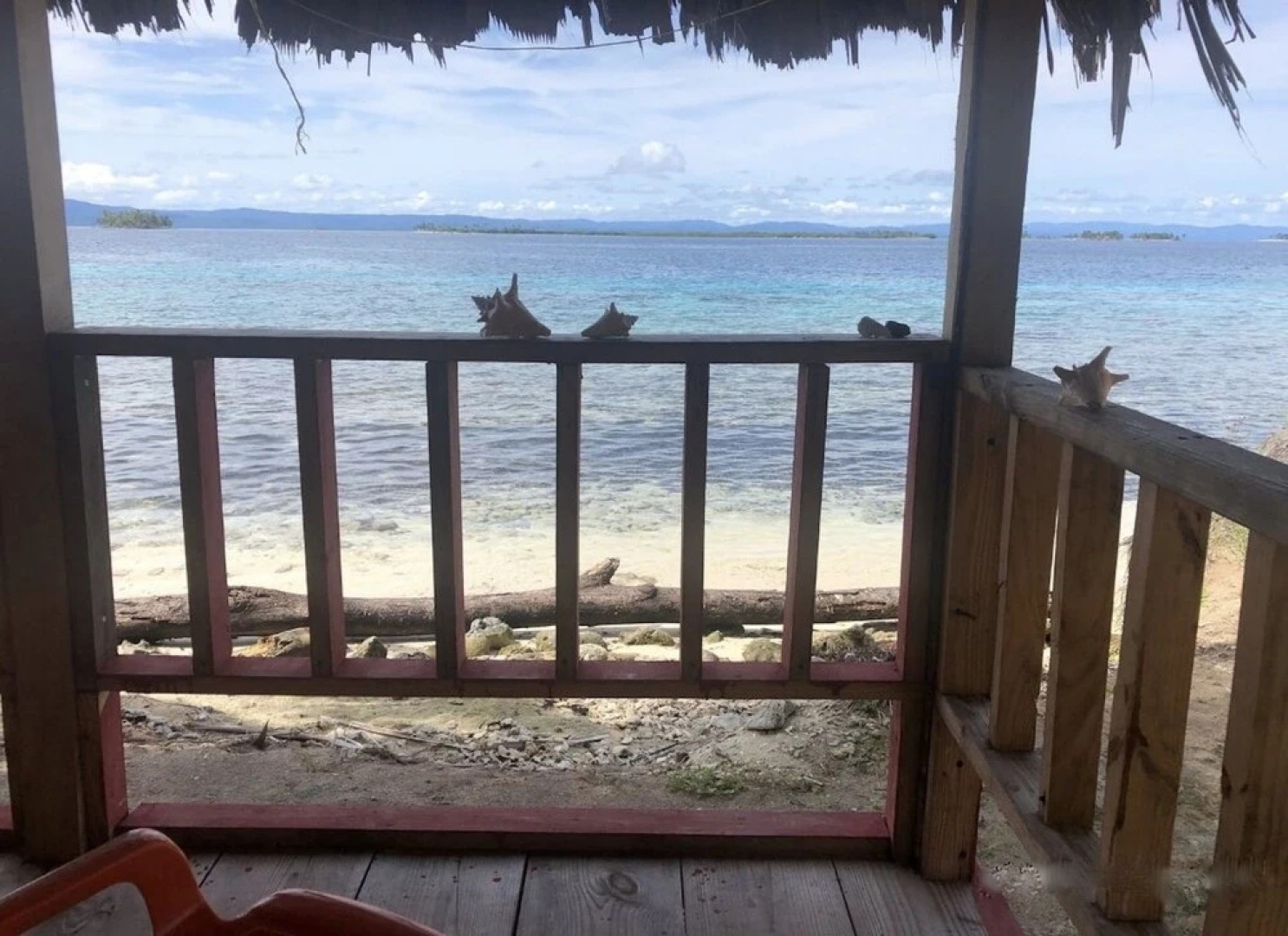Private Ocean-Front Cabin with private bathroom on San Blas Island