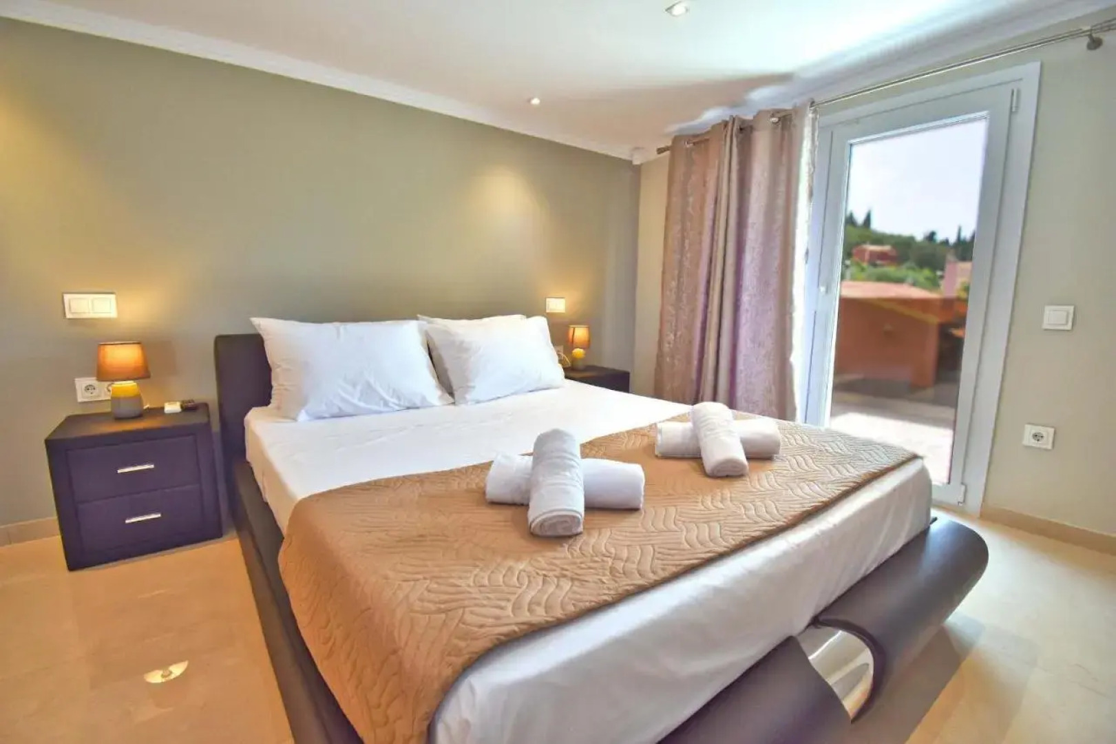 Alikes Deluxe Houses - 300m from the beach