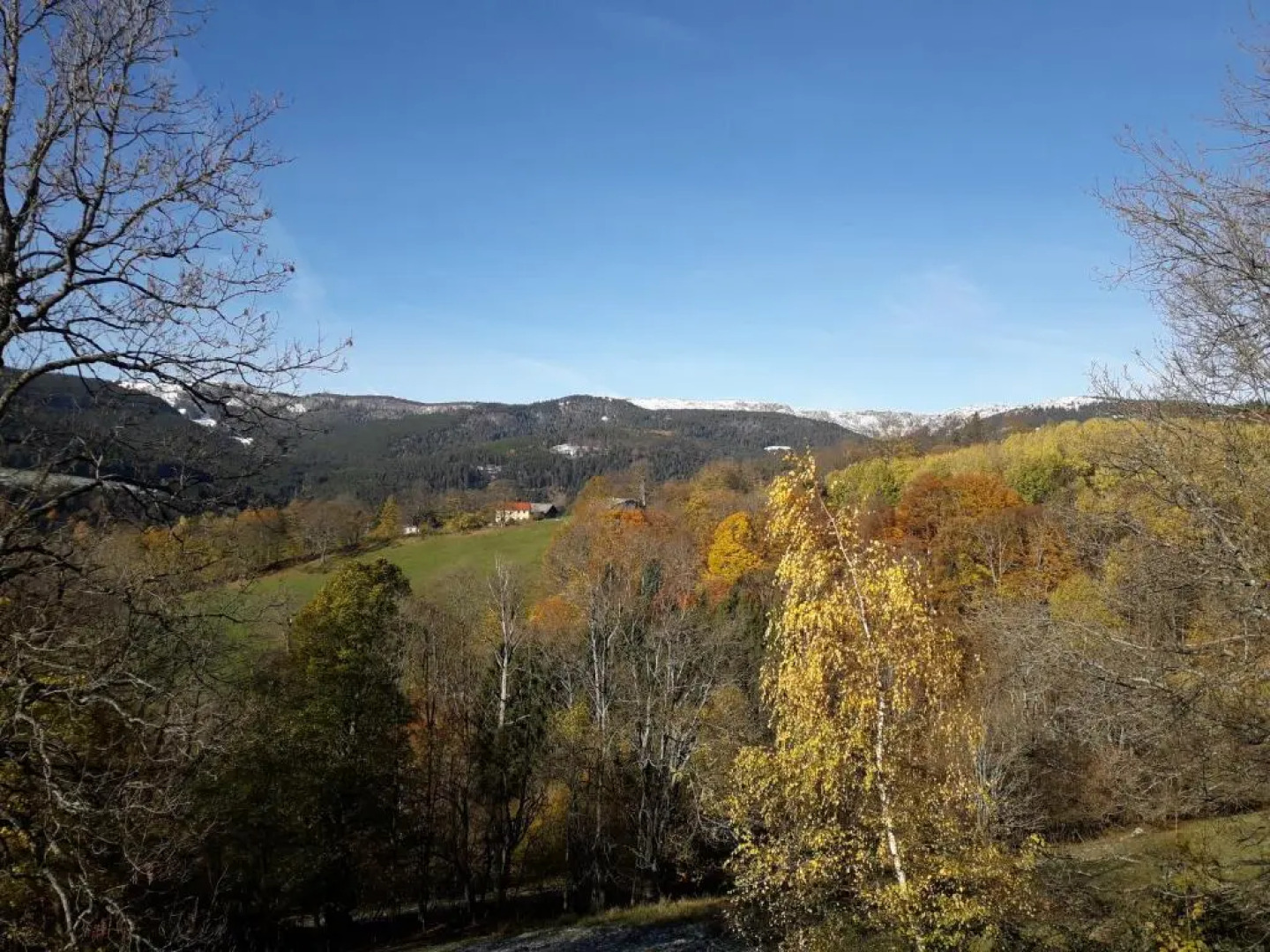 Ancienne petite marcairerie de montagne rénovée cadre rustique