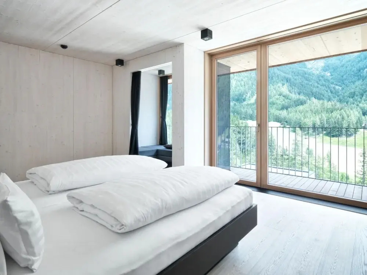 Chalet Resort Near Lake