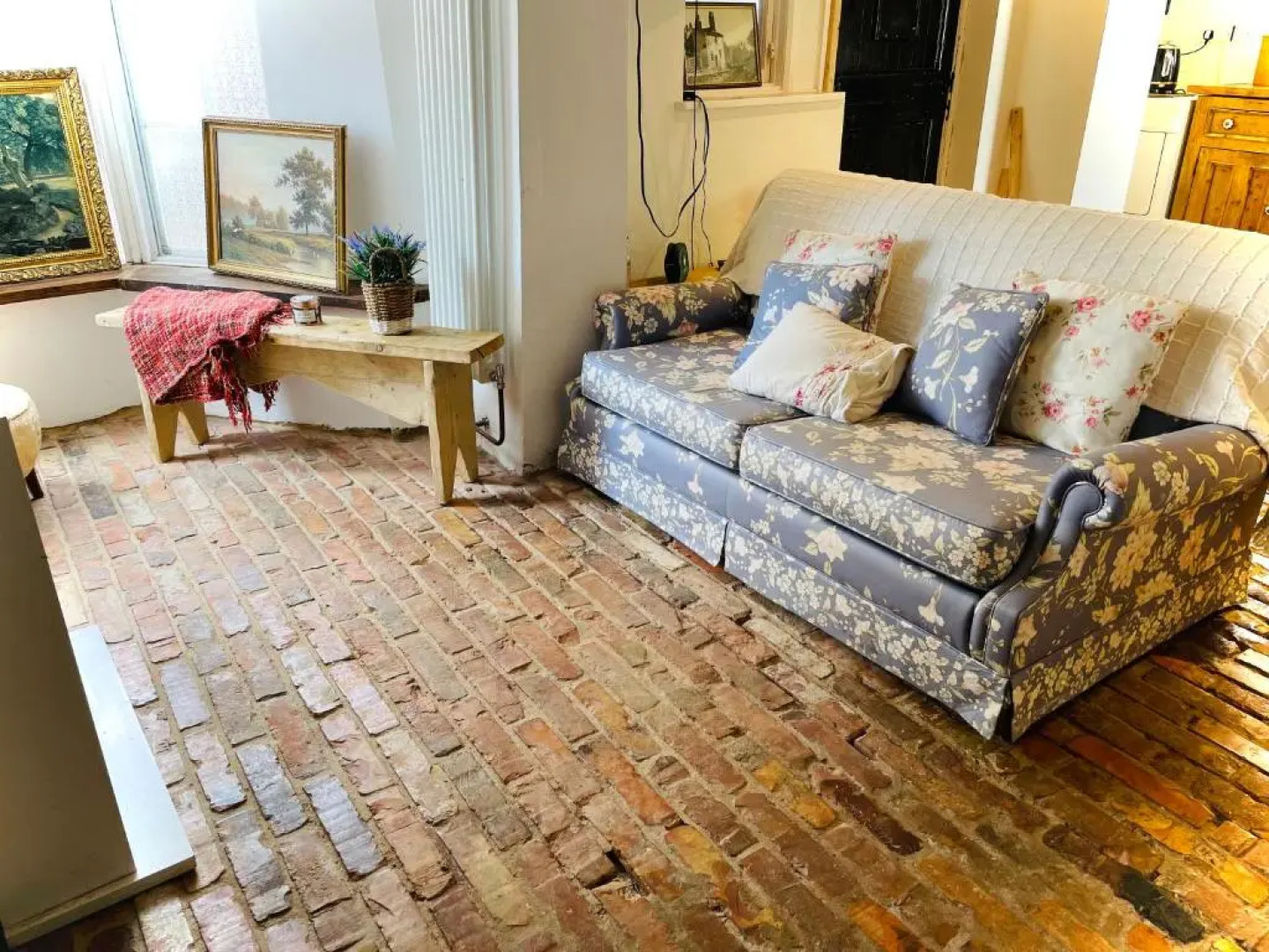 The Beehive, ground floor apartment in Norfolk, no shared amenities