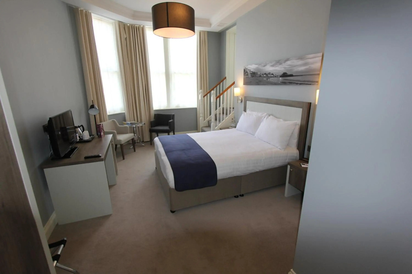 Yarrow Hotel