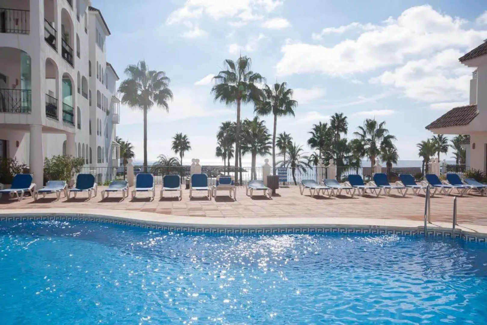 2233-Lovely 2 bedrooms on the beach, pool and port