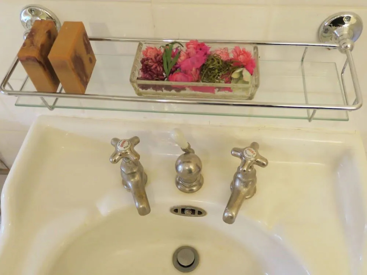 Cosy Castle in Onlay with Swimming Pool