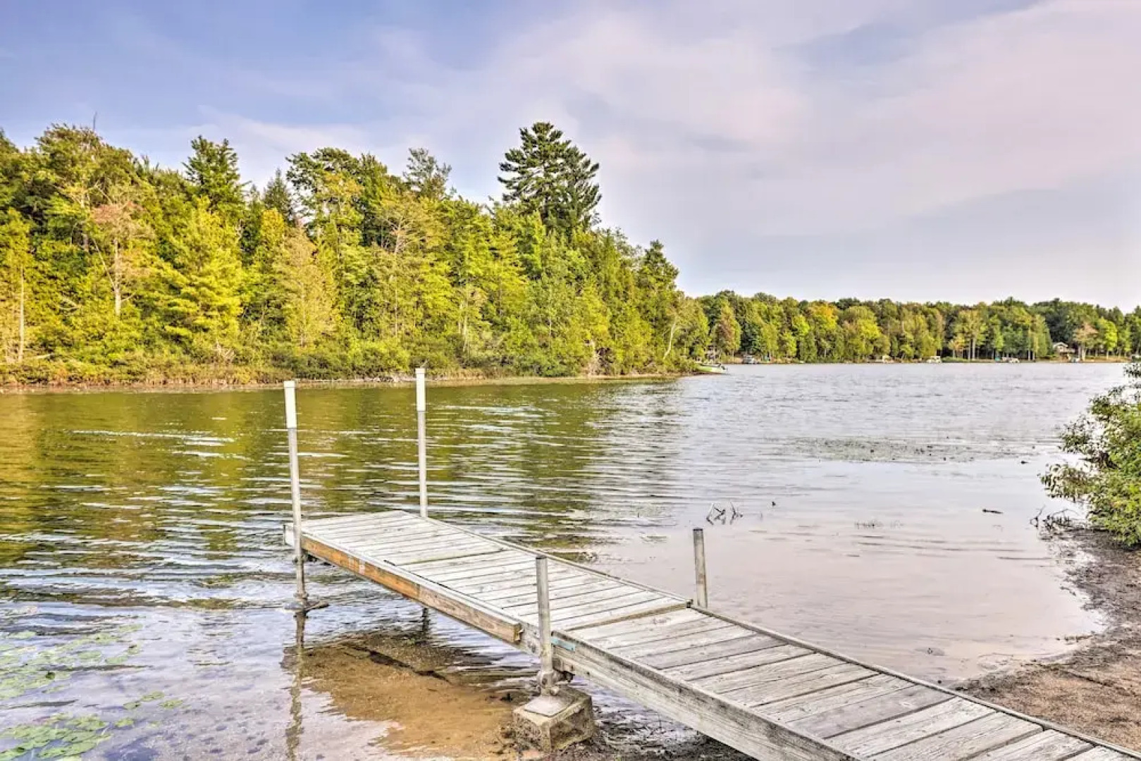 Secluded Bass Lake Cabin, 9 Mi. to Traverse City!