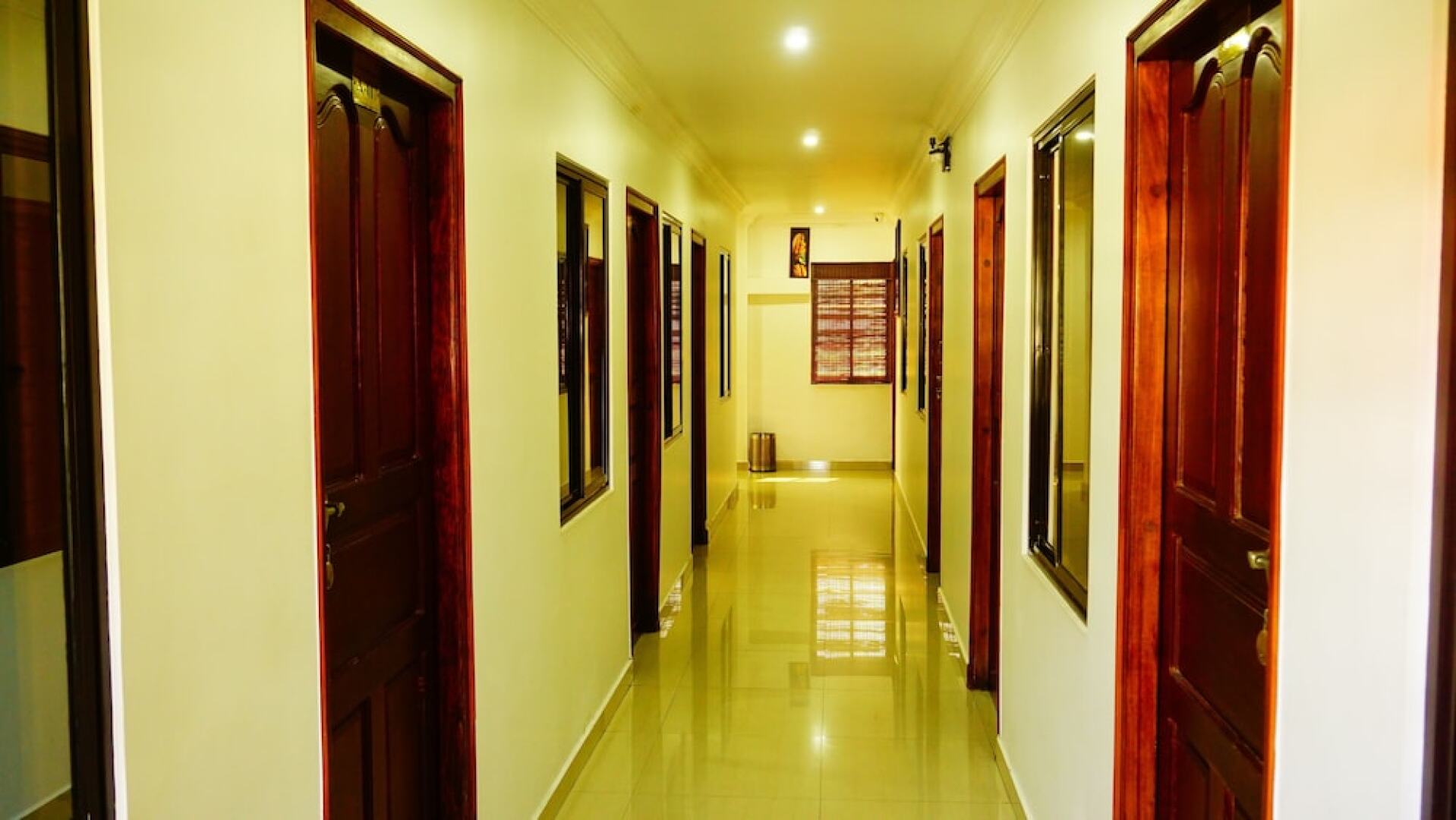 Thayamkery's Royal inn