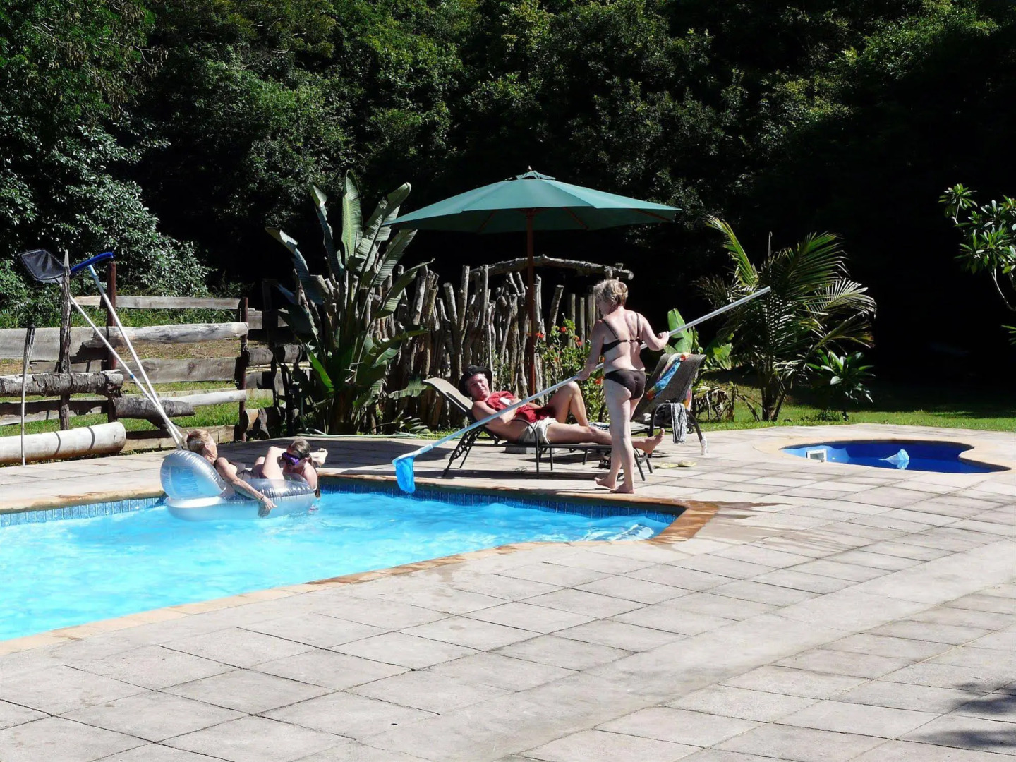 Flamboyant Lodge & Restaurant