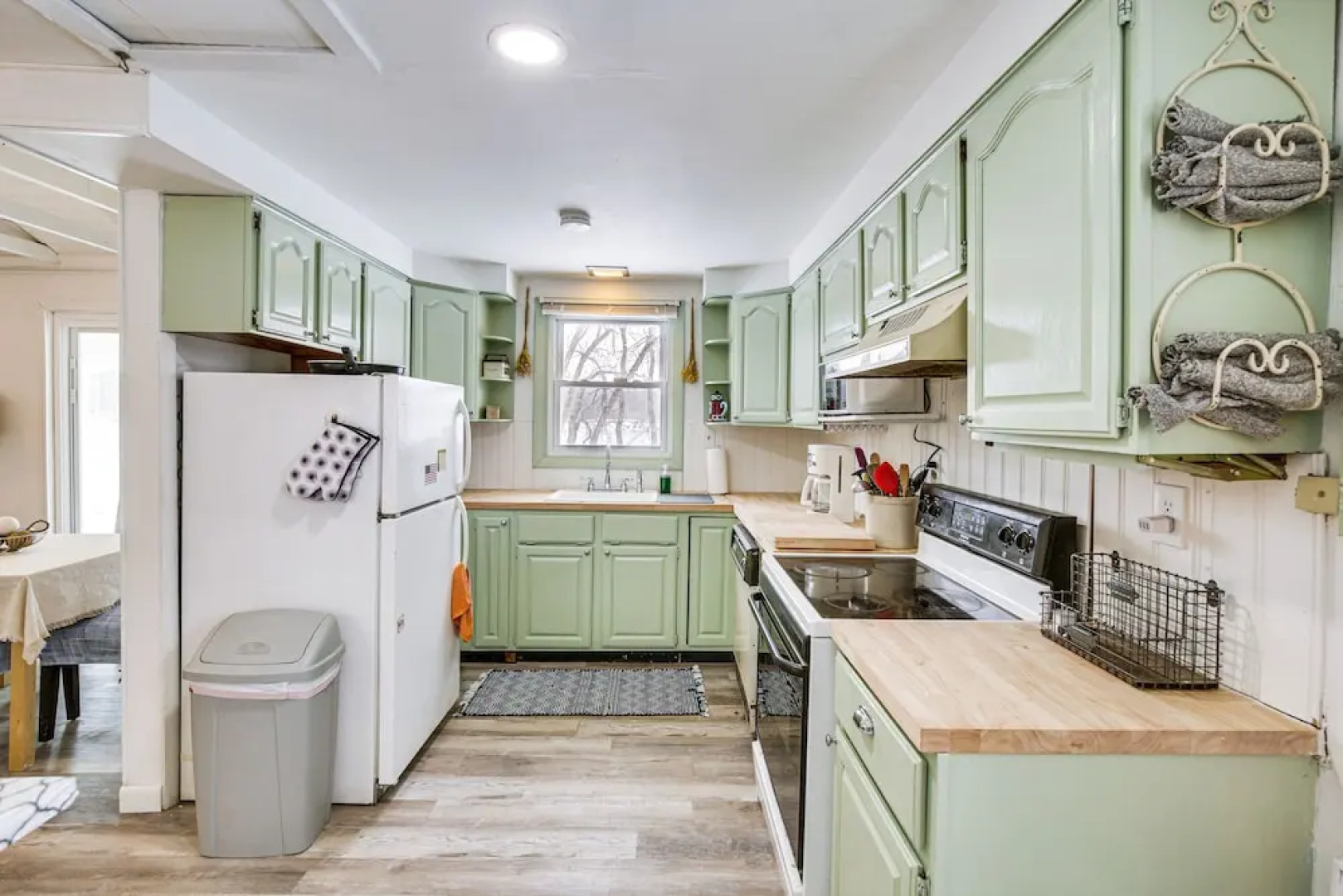 Riverfront Topsham Home ~ 28 Mi to Portland!