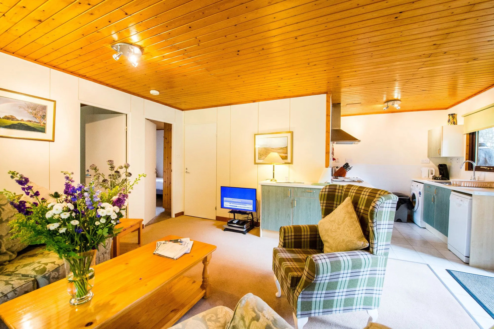 Otter With Mountain View and Enclosed Decking