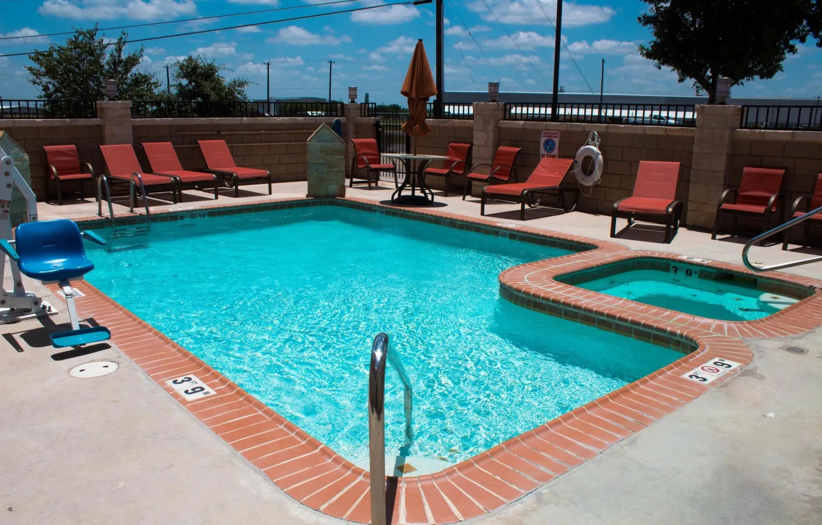 Best Western Plus San Antonio East Inn & Suites