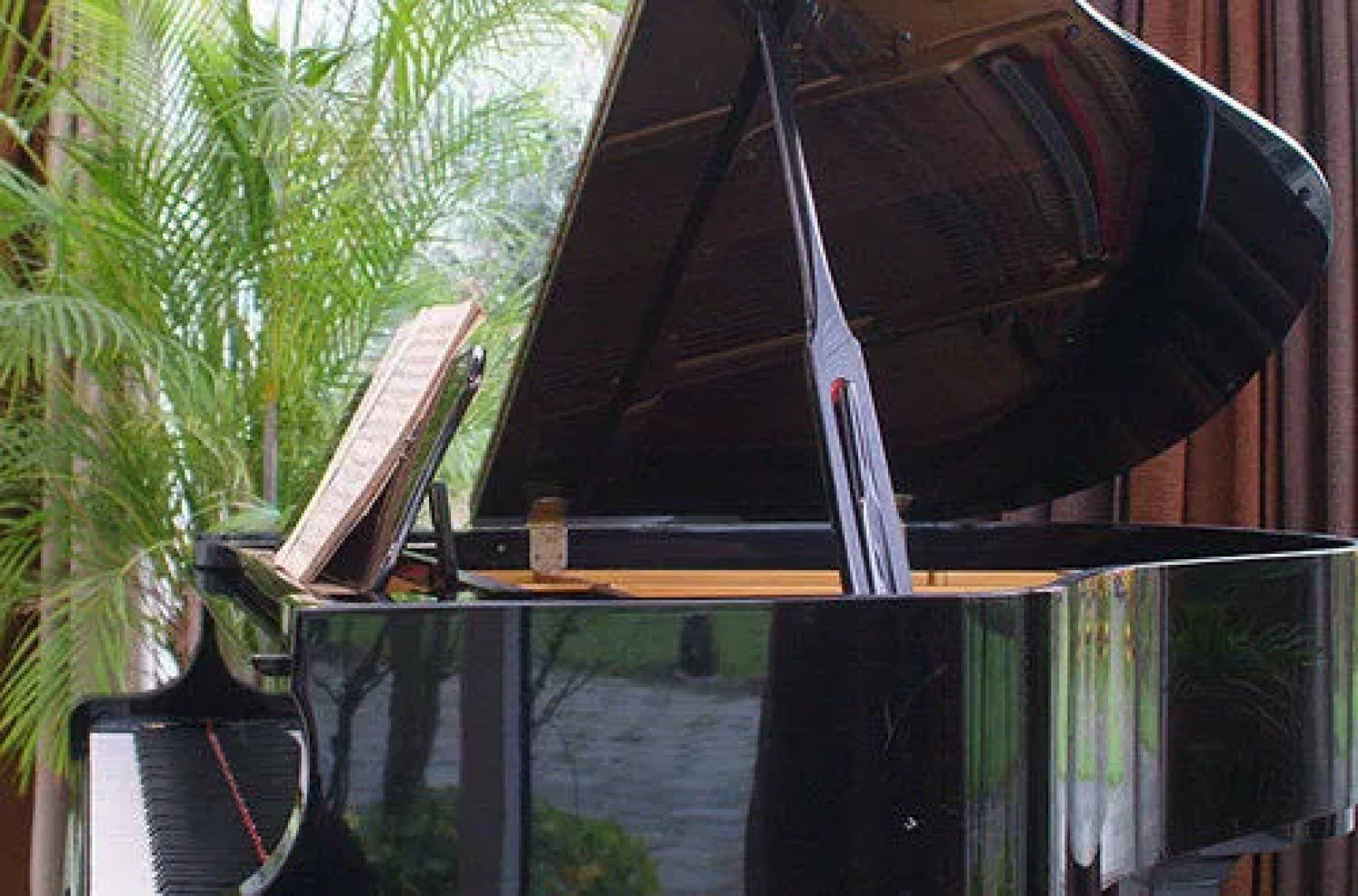 Green White Hotel Restaurant