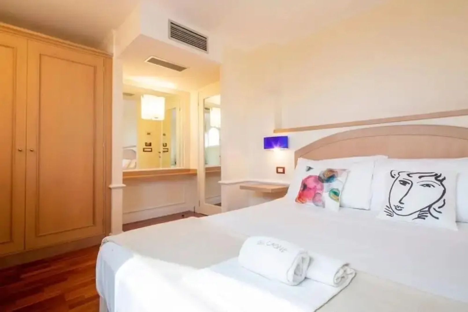 Villa Paradise-sleeps 20-pool-sea Views-pets