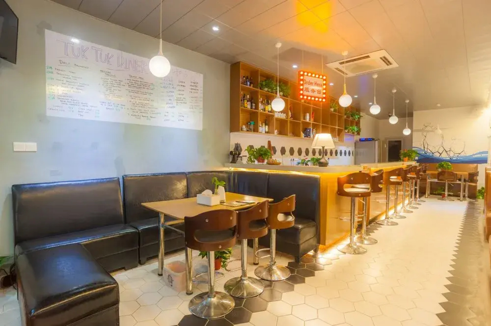 Rockabond Family Inn