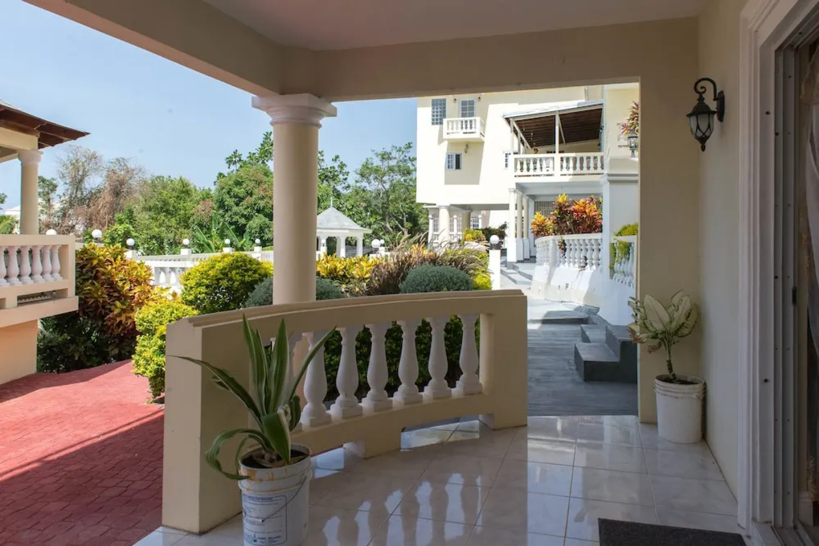 The Royal Kensington Villa