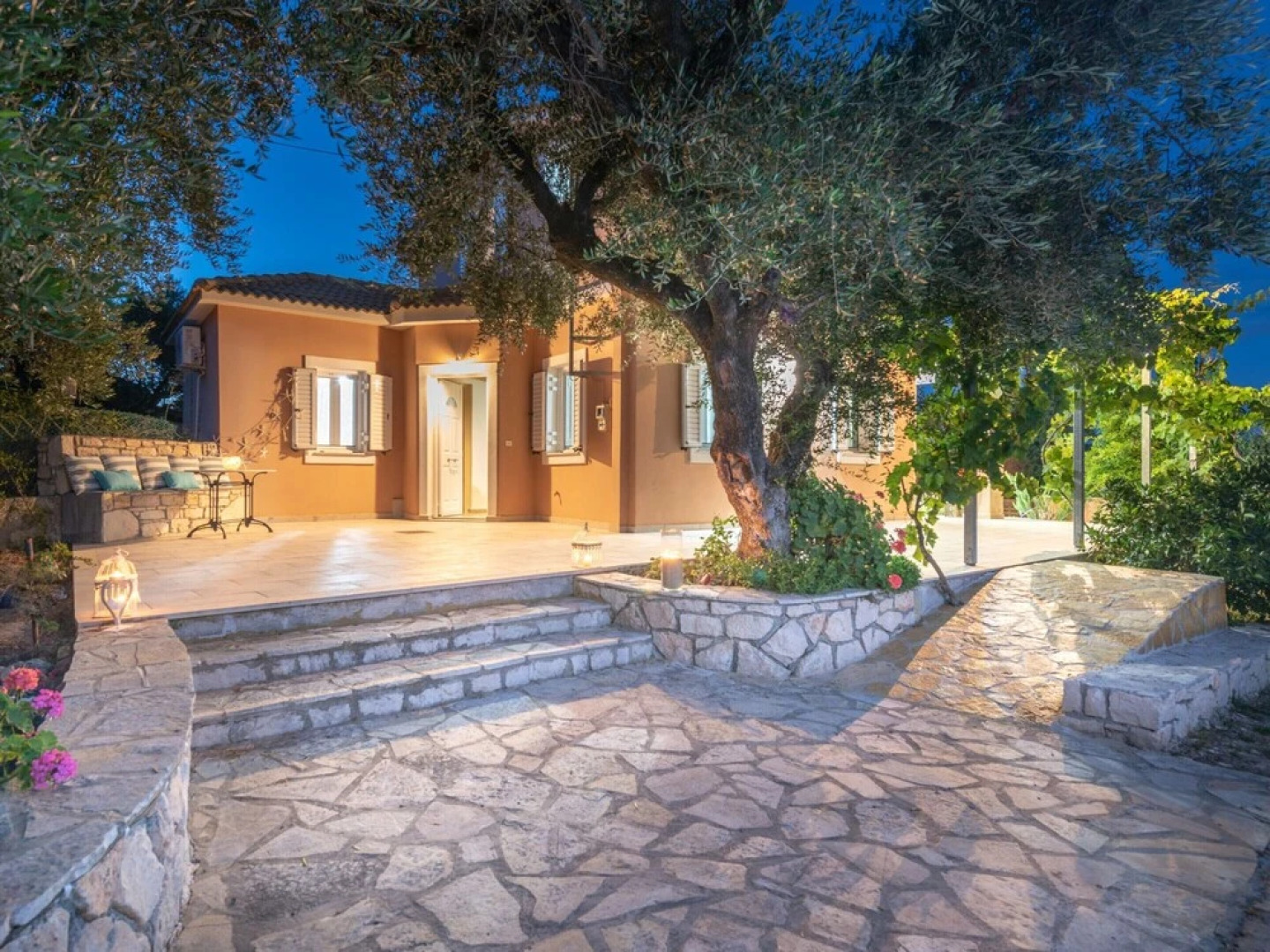 Villa in Zakynthos With Private Pool & Views