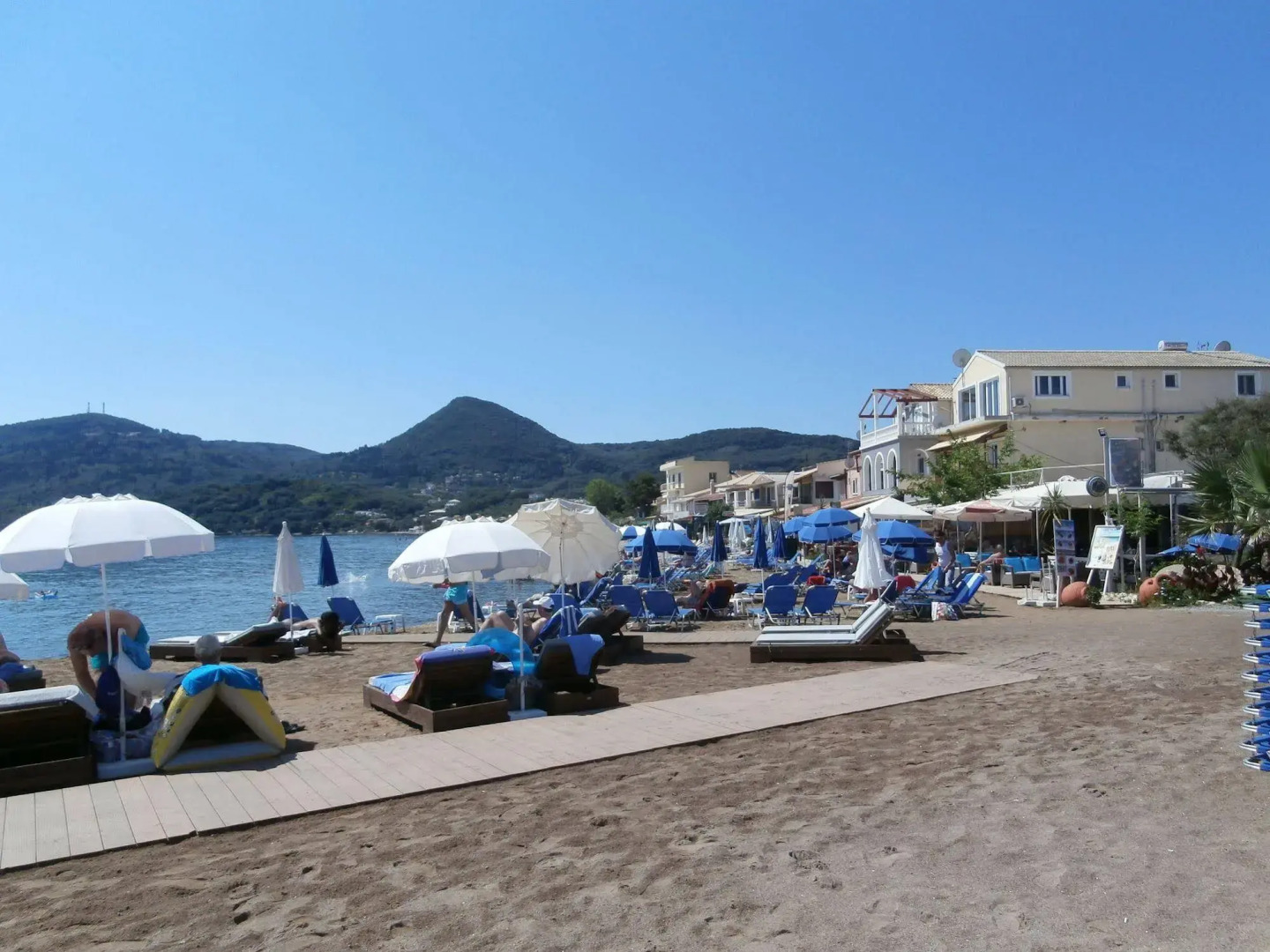 River Studios & Apartments