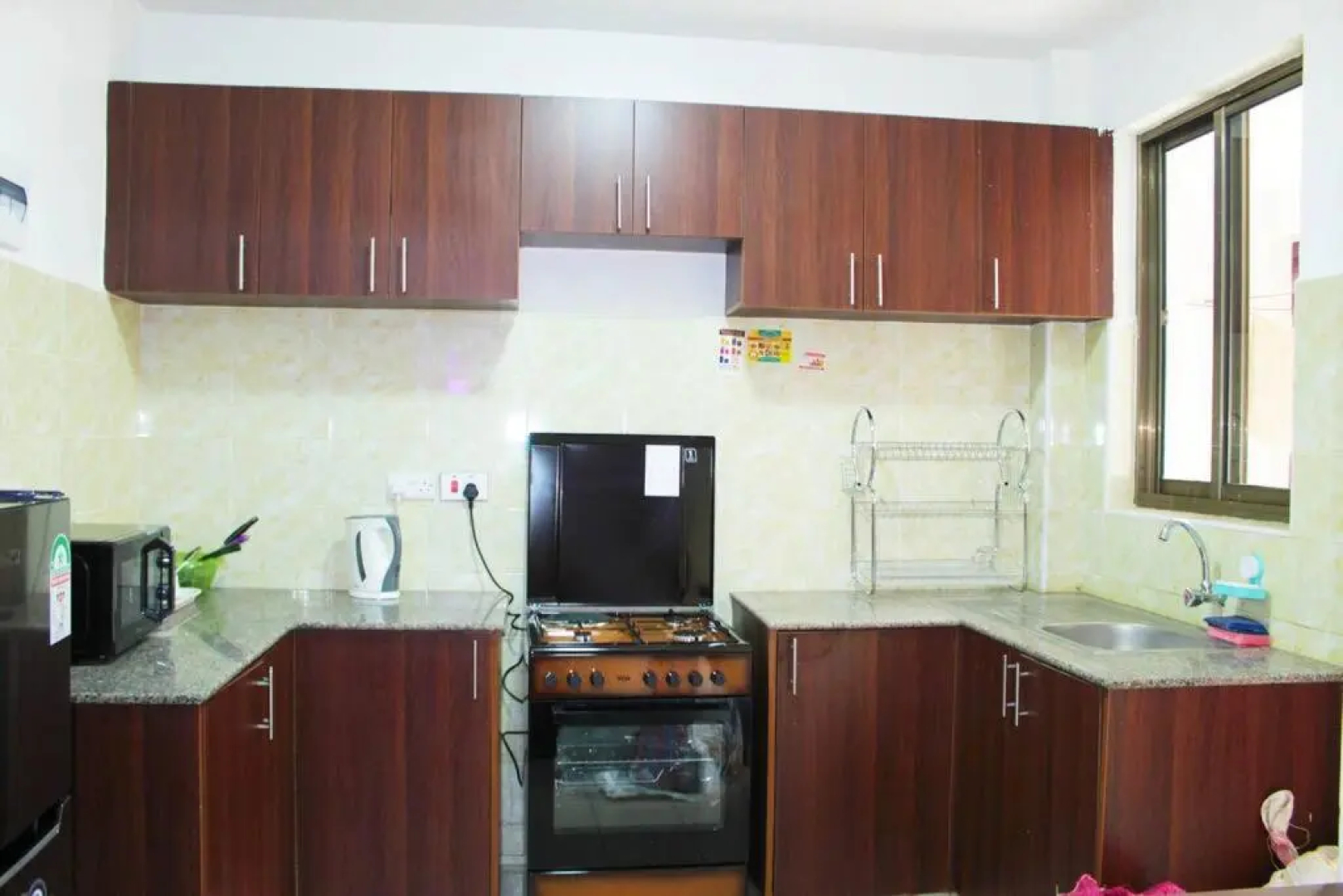 Lovely Emerald Green 3-Bedroom Apartment