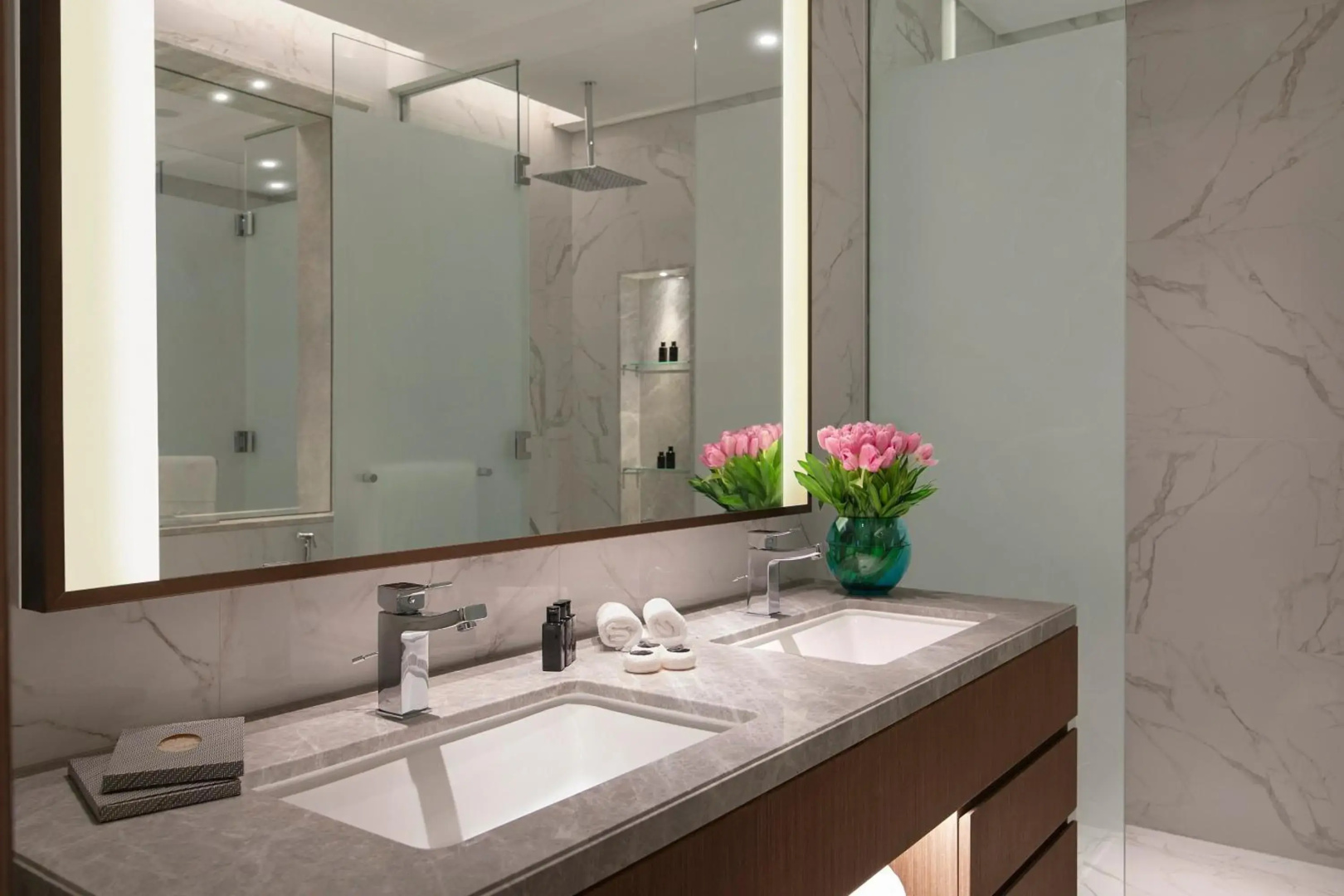 Al Jaddaf Rotana Suite Hotel