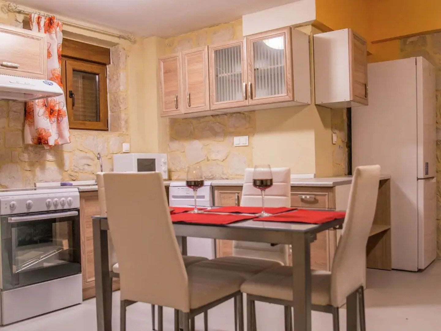 Beautiful new Stone Villa, Large Private Pool, Privacy, View of bay Bali, NW