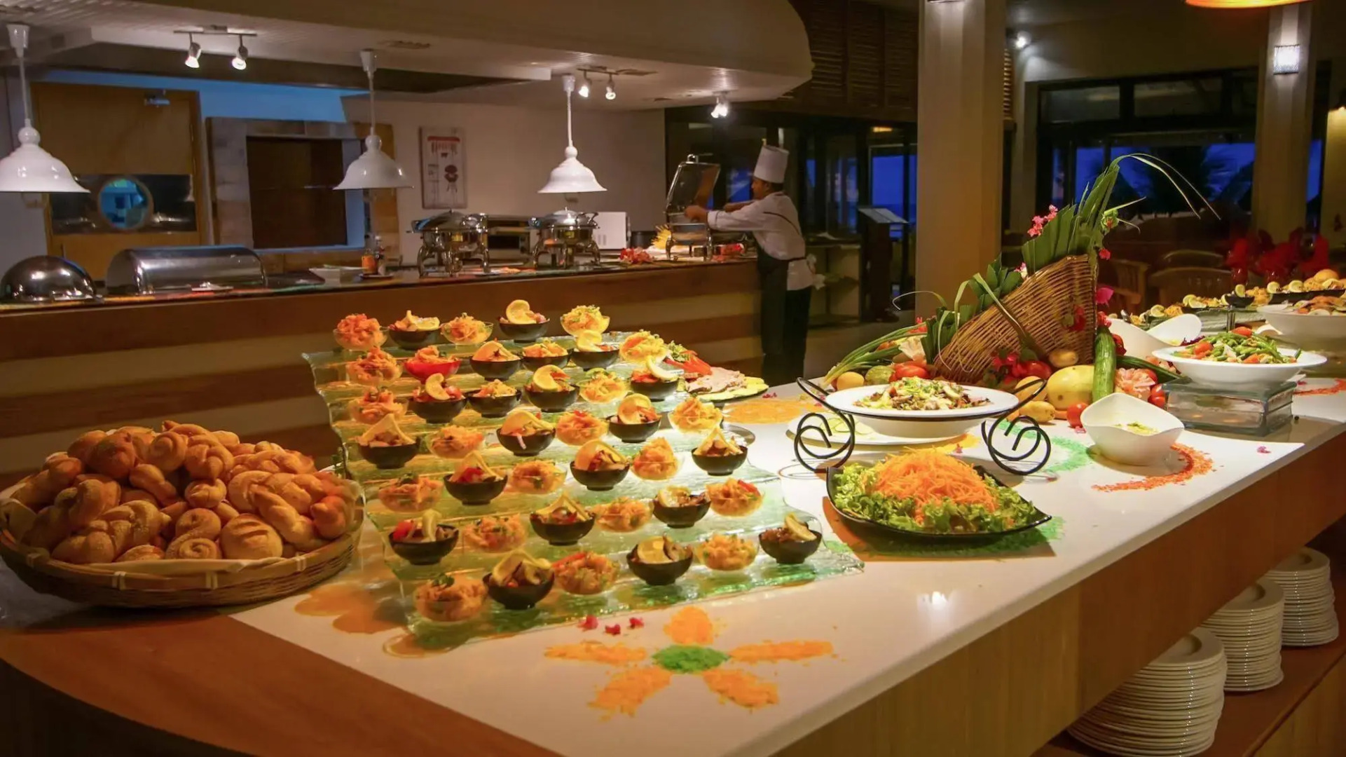 Le Peninsula Bay Beach Resort