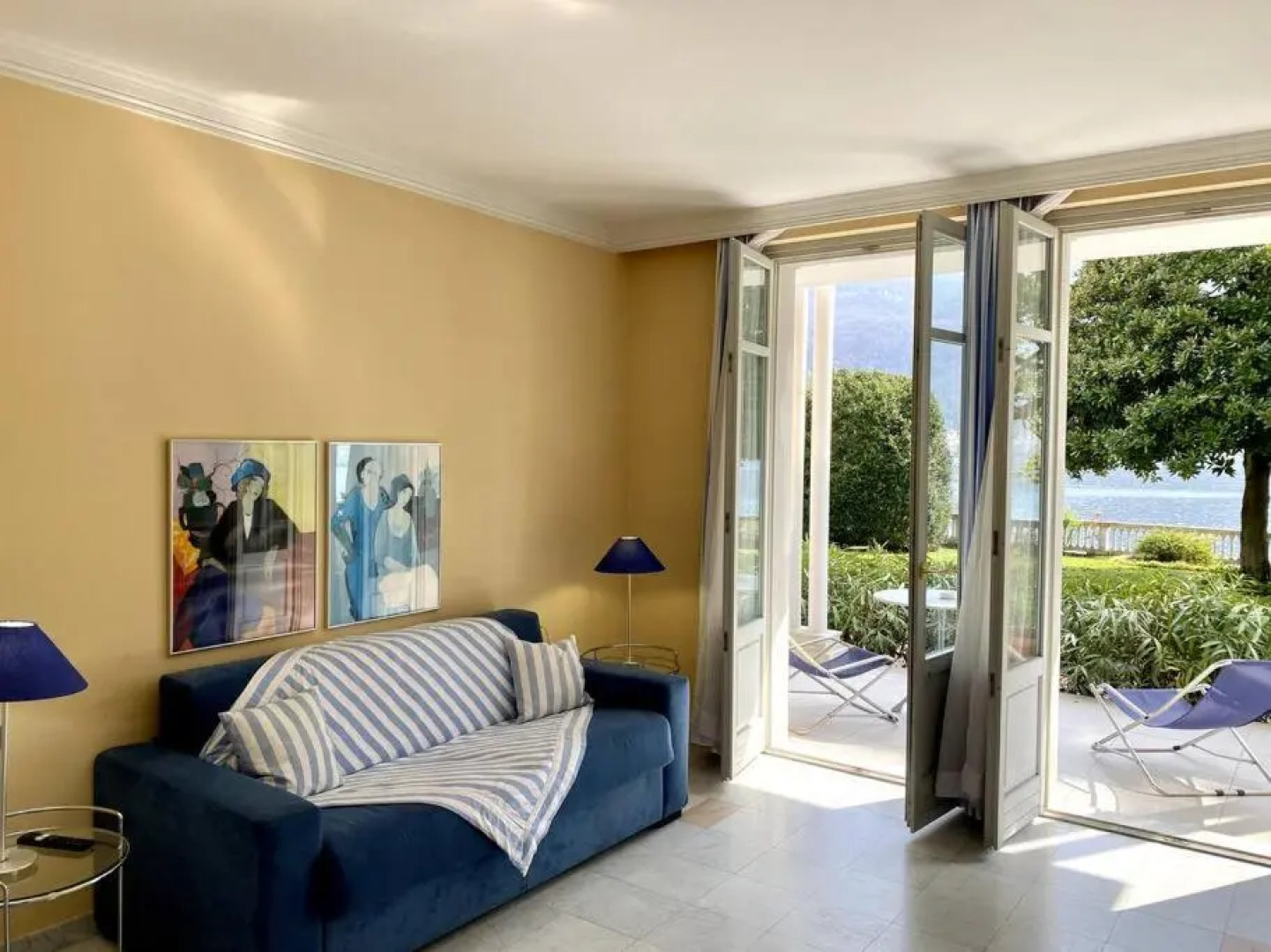 [Charming place with pool, lake and terrace] 135