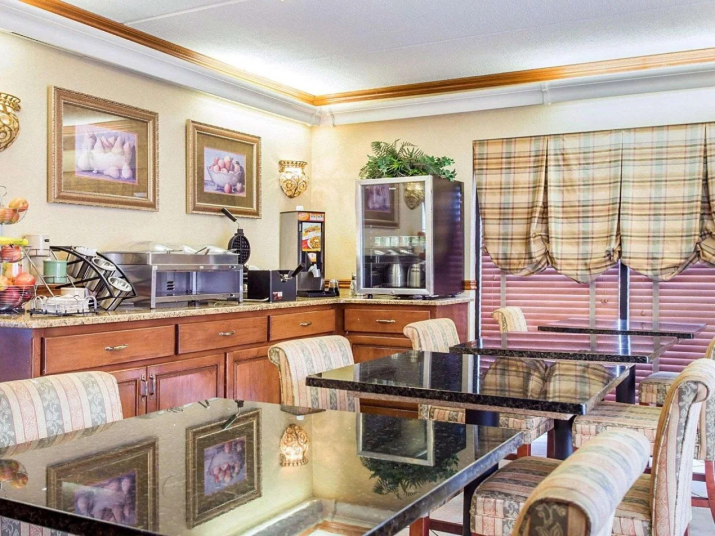 Econo Lodge Inn & Suites Griffin North