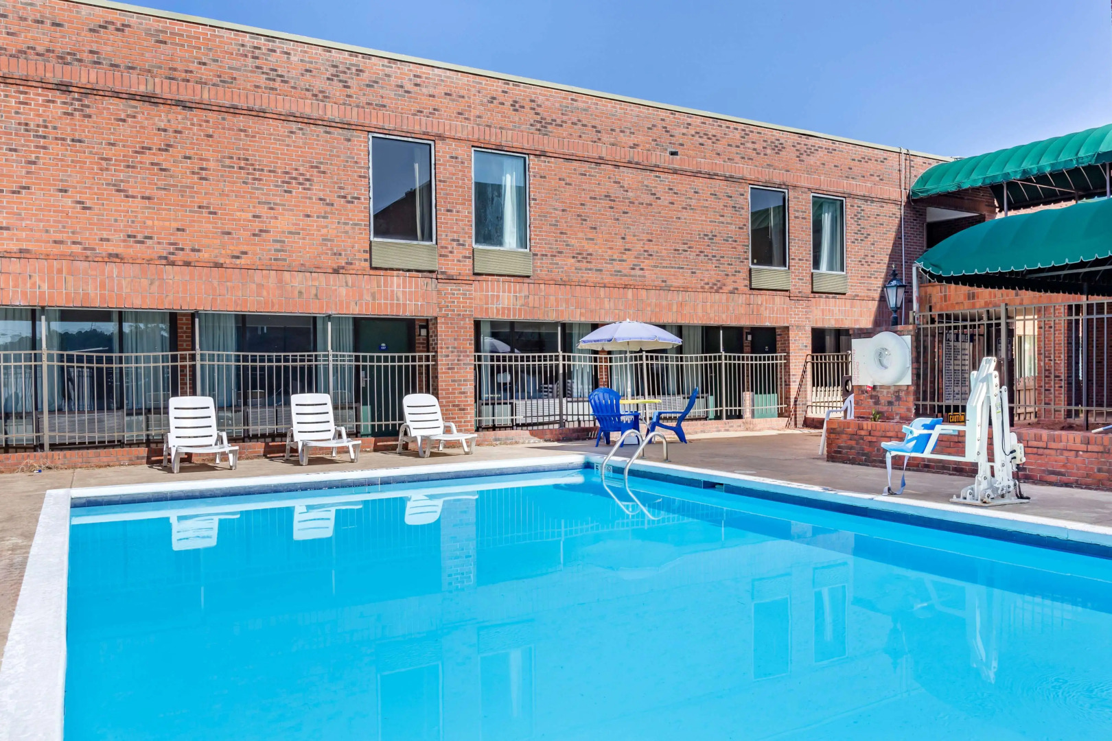 Days Inn & Suites by Wyndham Rocky Mount Golden East