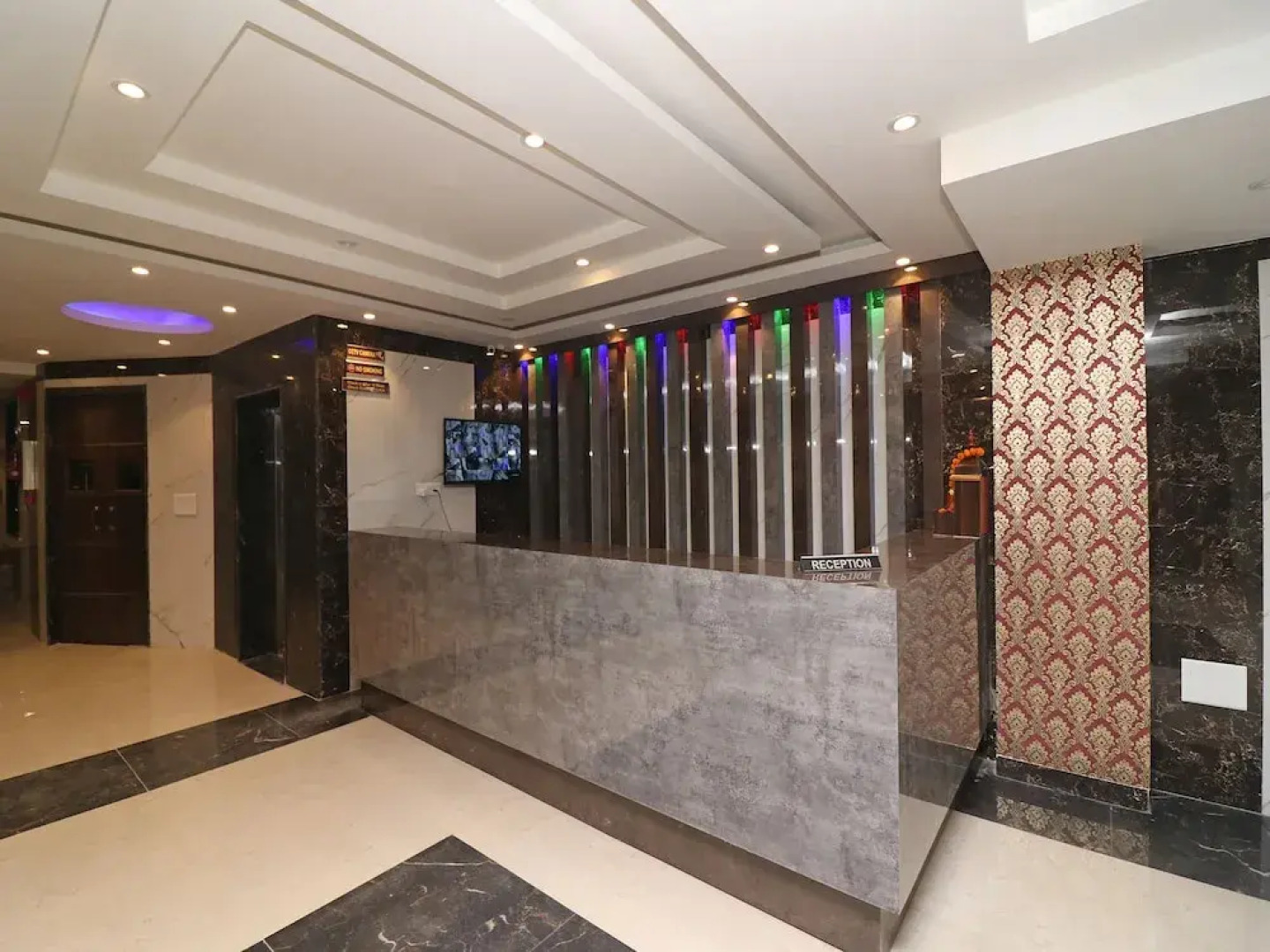 Oyo 27009 Hotel Alovia Delhi