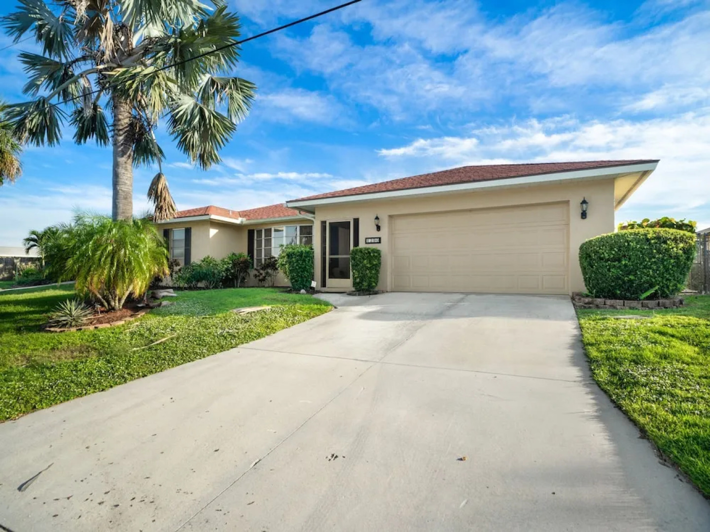 Lakeside House by Vacation Rental Pros