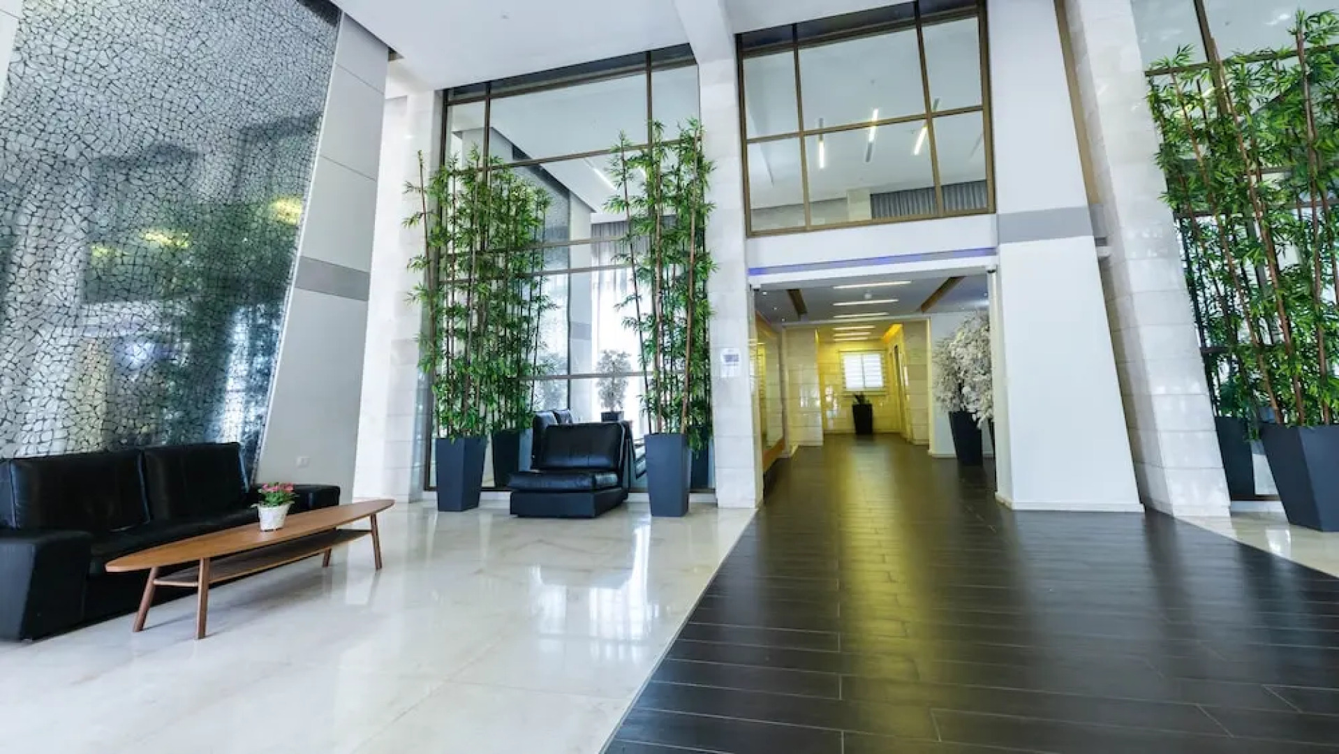 SeaFront Luxurious 3 BR Apartment