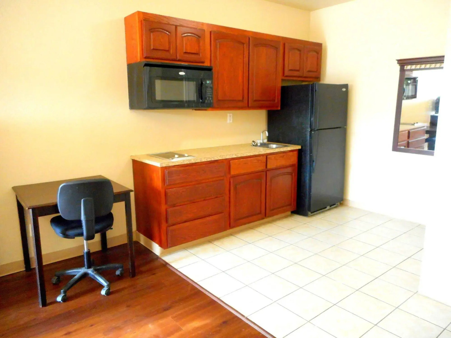 Crossroads Inn & Suites