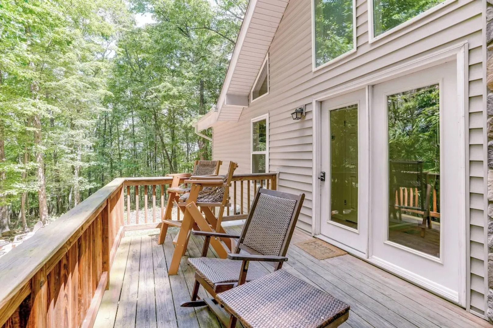 Cabin w/ Deck & Screened-in Porch in New Market!