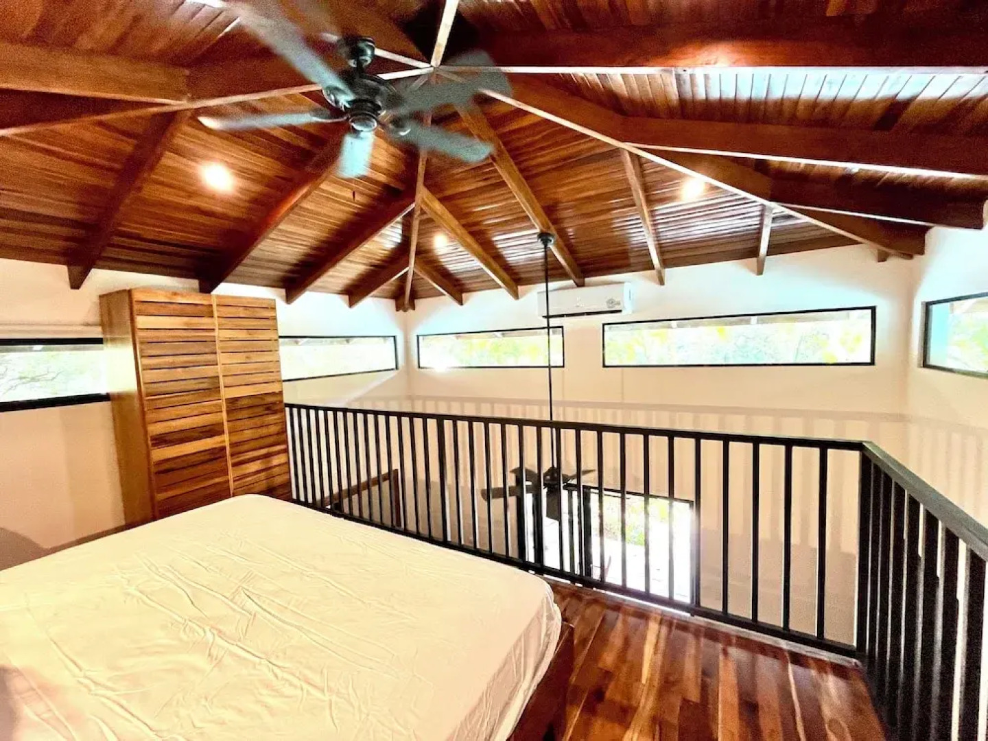 Makanas Beach Bungalows