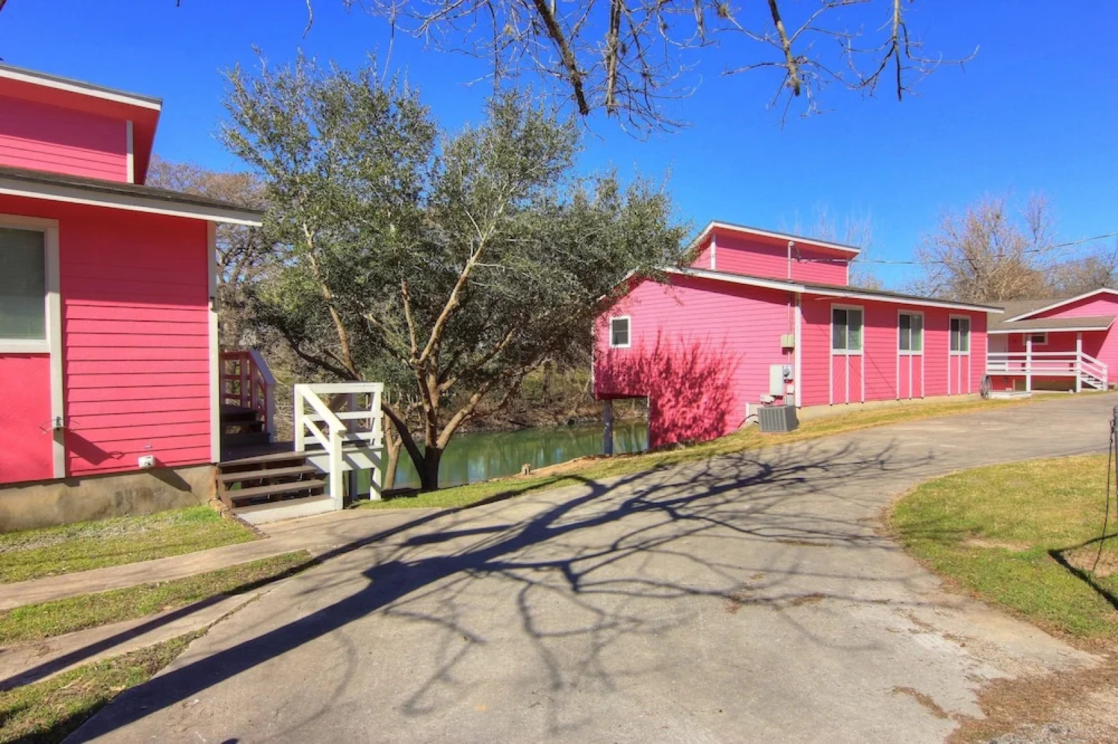 Three Pink Housez RR1 3