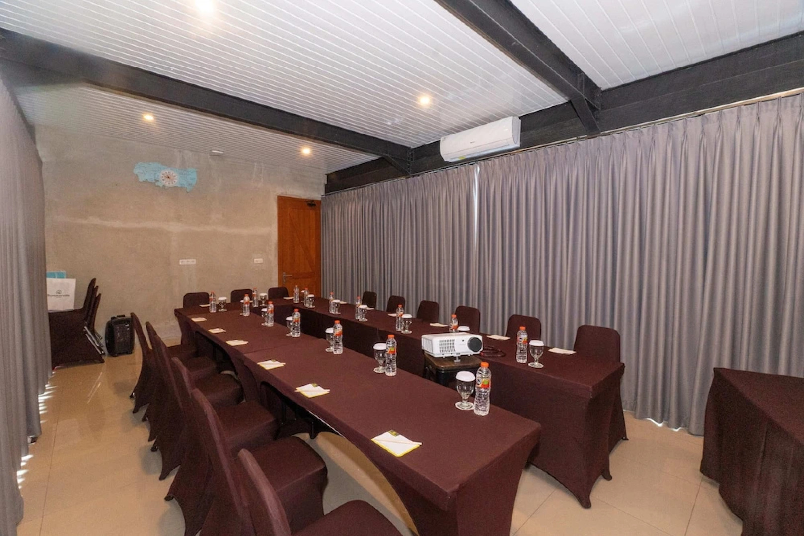 Summerville Hotel & Coffee Shop