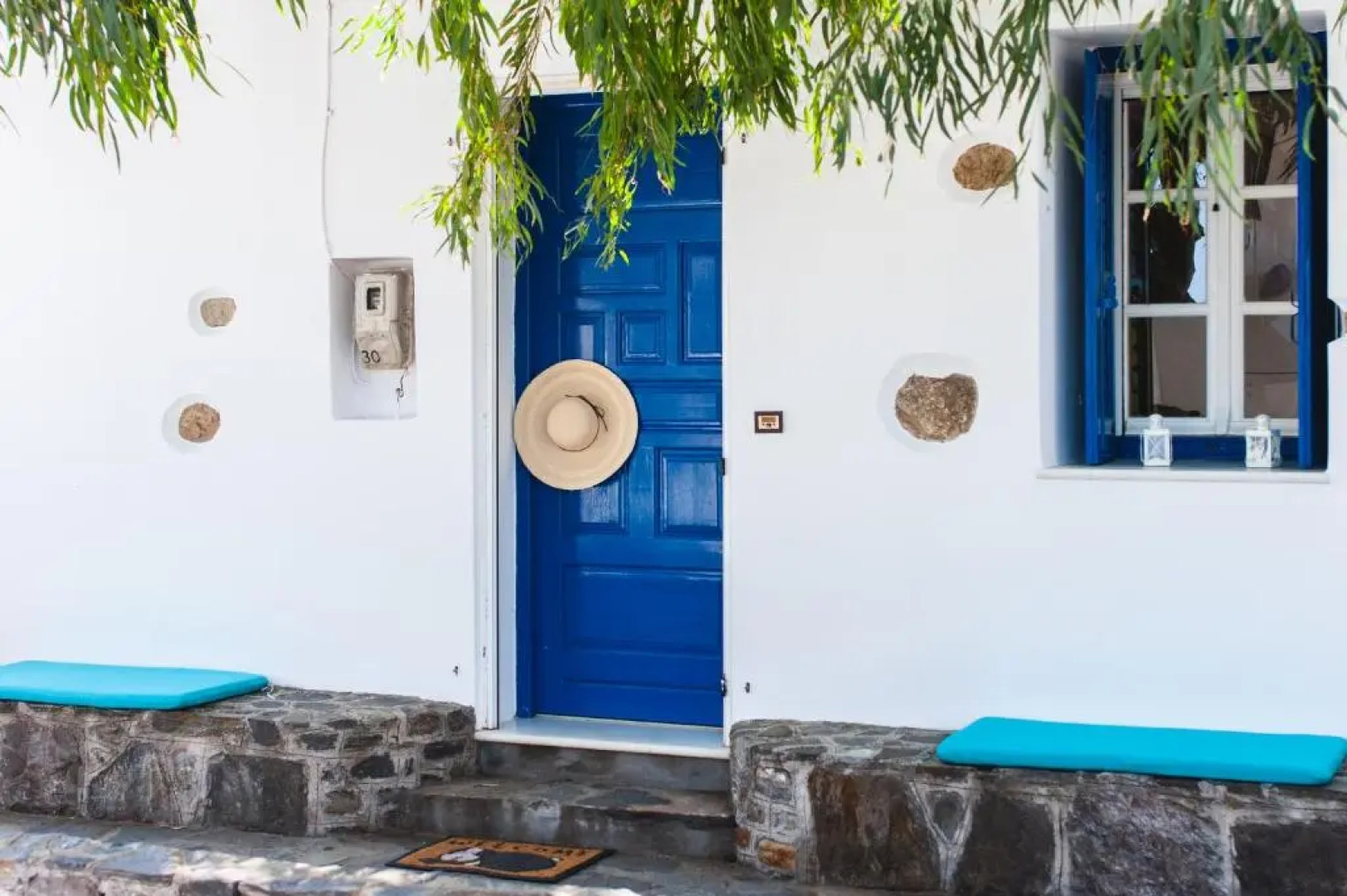 Blue & White: An Absolute Aegean dream house